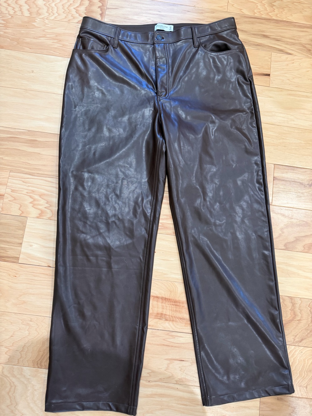 Abercrombie Curve Love Vegan Leather 90s Relaxed Pants Brown 34R NWT High Rise